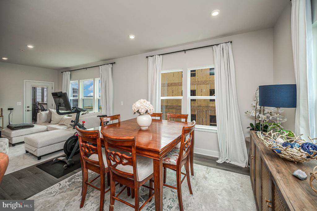 1611 POTOMAC SHORES PARKWAY Unit: 402