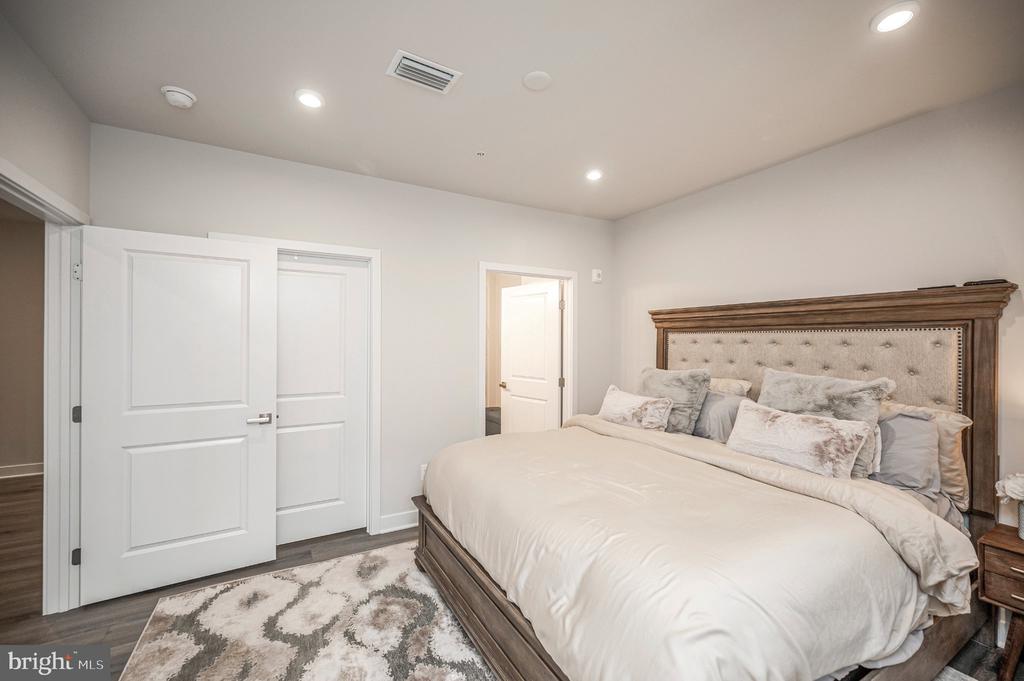 1611 POTOMAC SHORES PARKWAY Unit: 402
