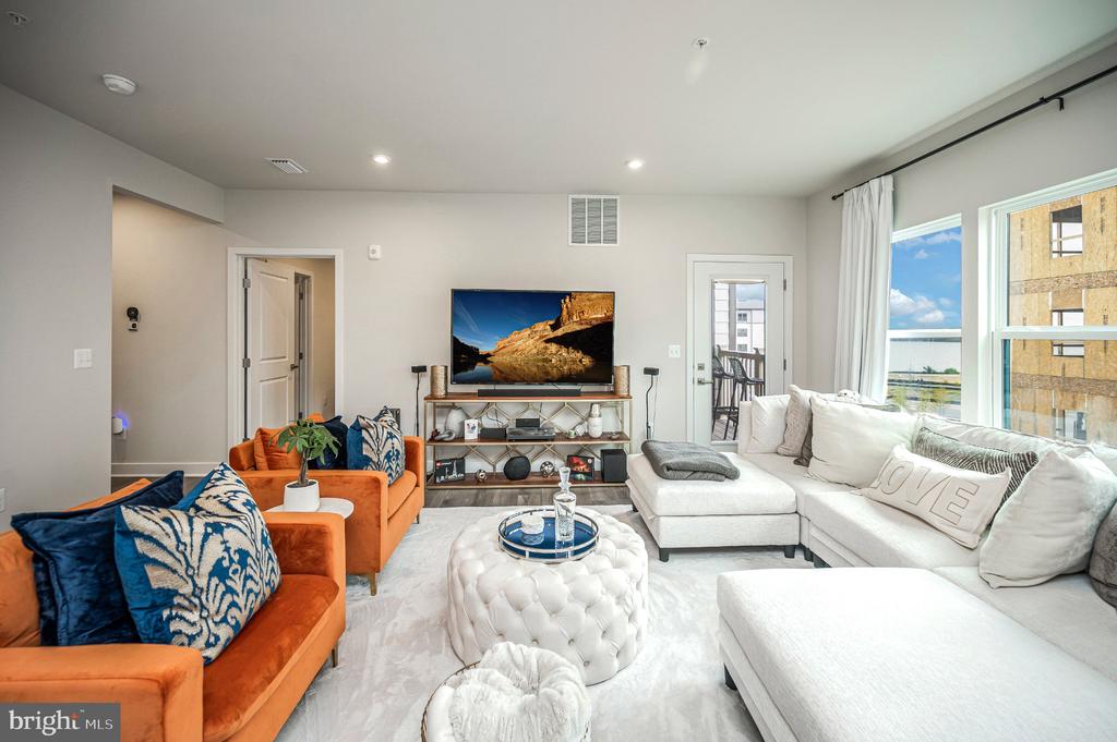 1611 POTOMAC SHORES PARKWAY Unit: 402