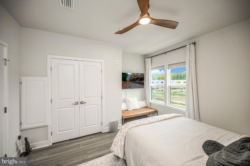 1611 POTOMAC SHORES PARKWAY Unit: 402