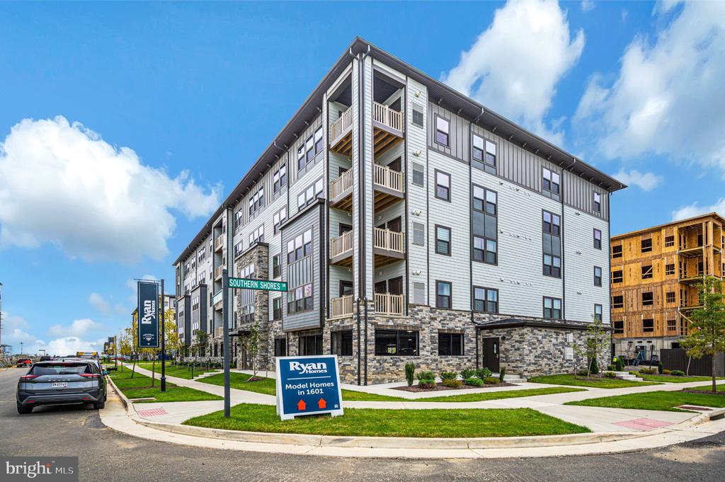 1611 POTOMAC SHORES PARKWAY Unit: 402