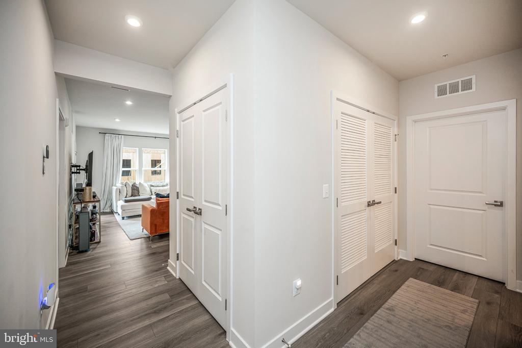 1611 POTOMAC SHORES PARKWAY Unit: 402