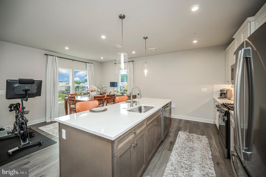 1611 POTOMAC SHORES PARKWAY Unit: 402