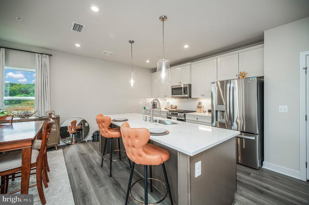 1611 POTOMAC SHORES PARKWAY Unit: 402