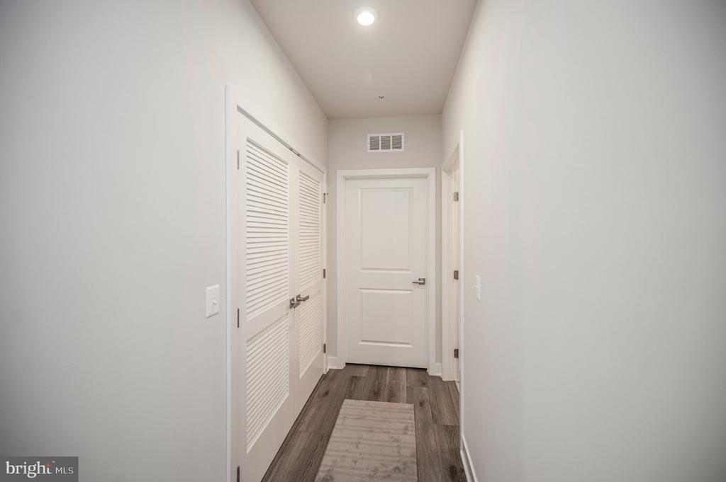 1611 POTOMAC SHORES PARKWAY Unit: 402