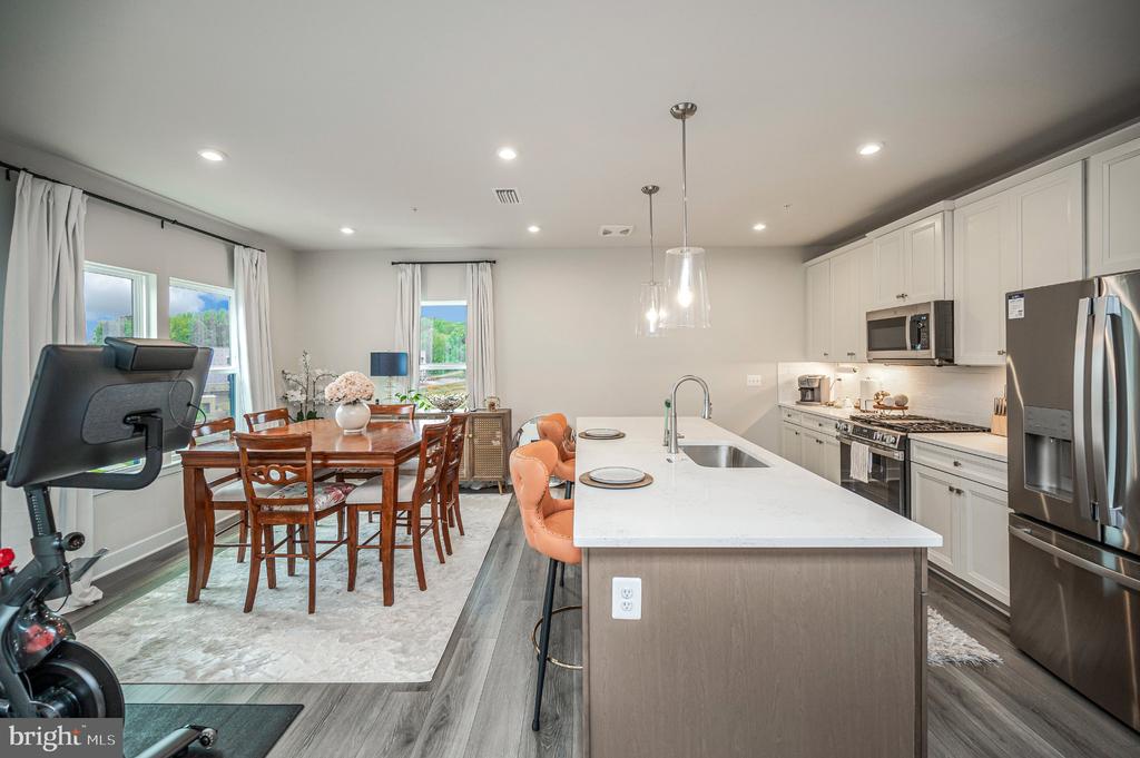 1611 POTOMAC SHORES PARKWAY Unit: 402