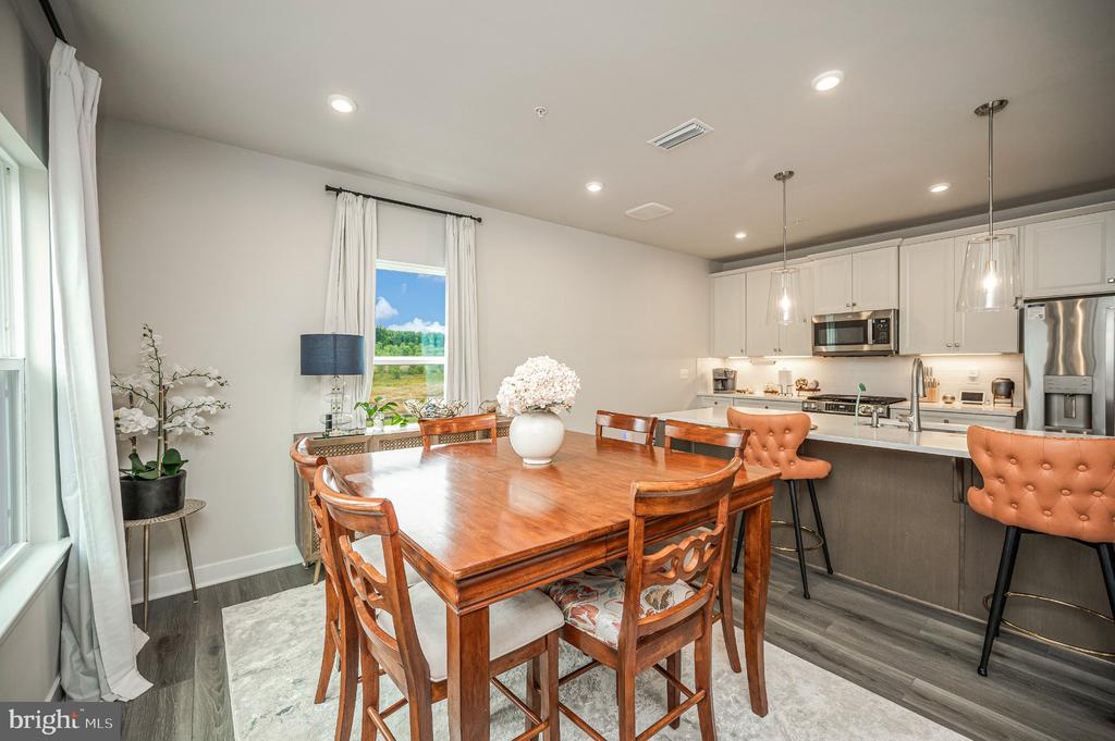 1611 POTOMAC SHORES PARKWAY Unit: 402