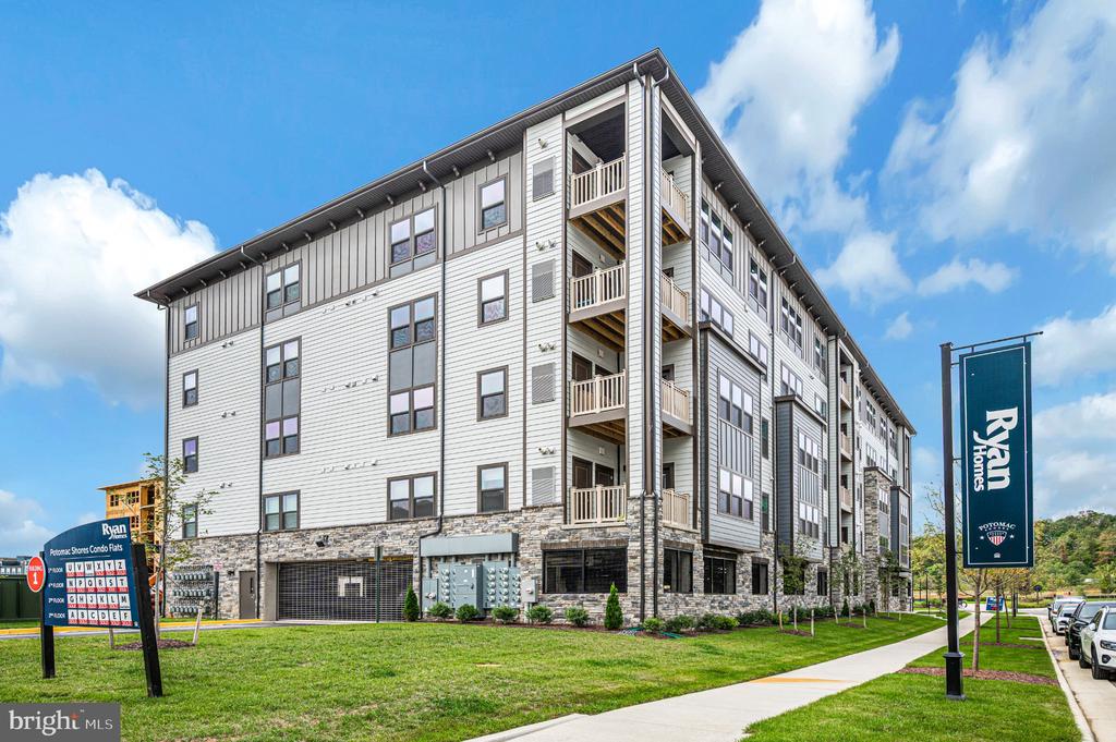 1611 POTOMAC SHORES PARKWAY Unit: 402