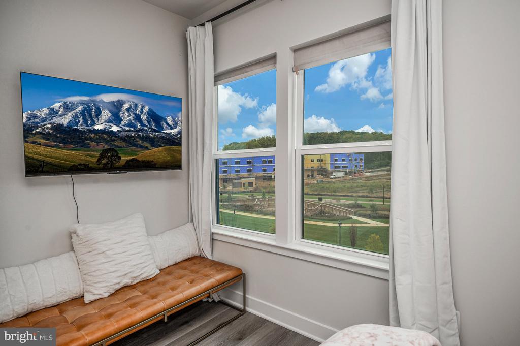 1611 POTOMAC SHORES PARKWAY Unit: 402
