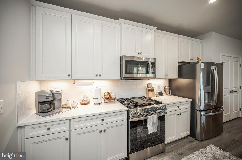 1611 POTOMAC SHORES PARKWAY Unit: 402
