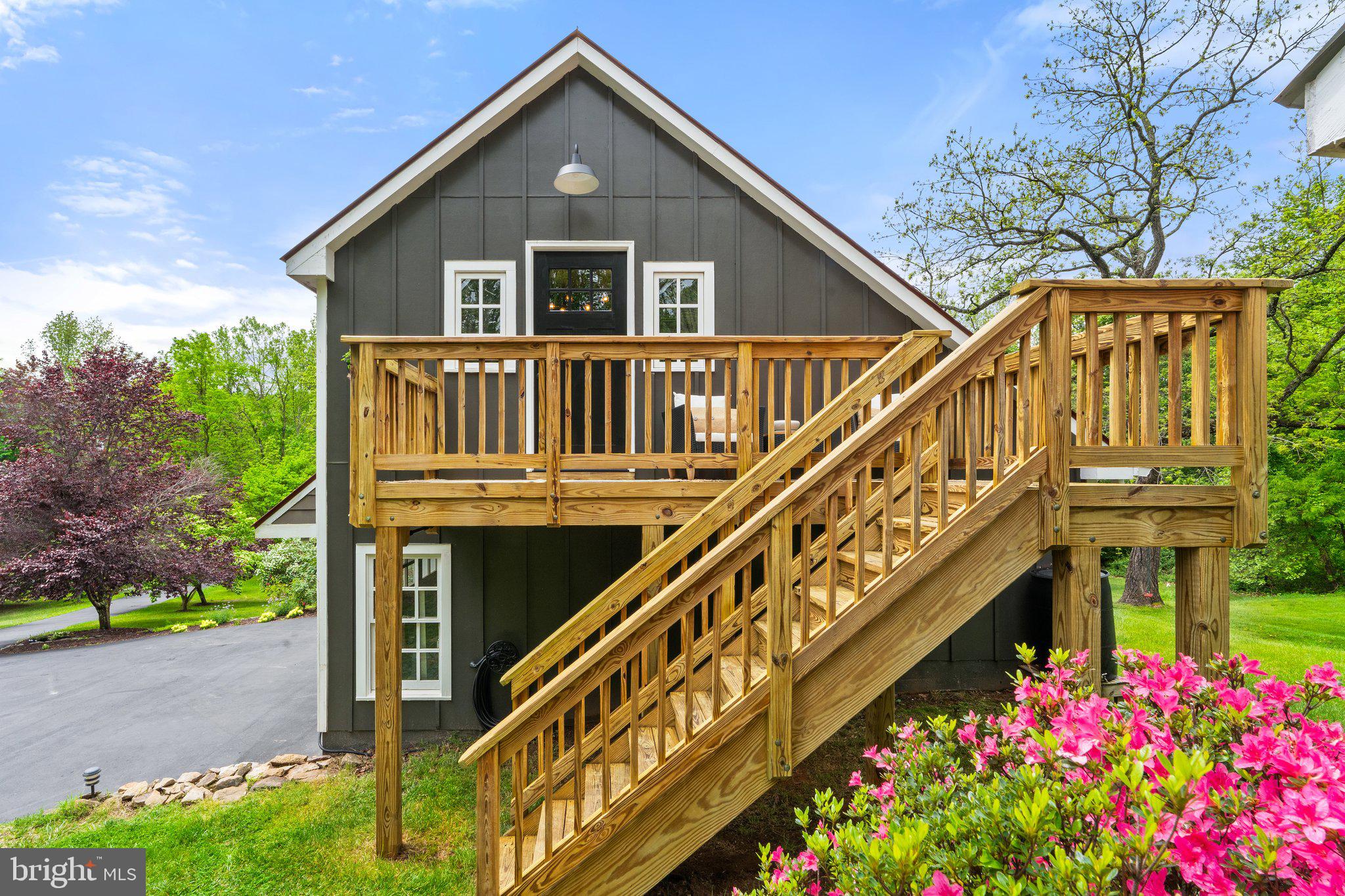 560 RICHMOND ROAD