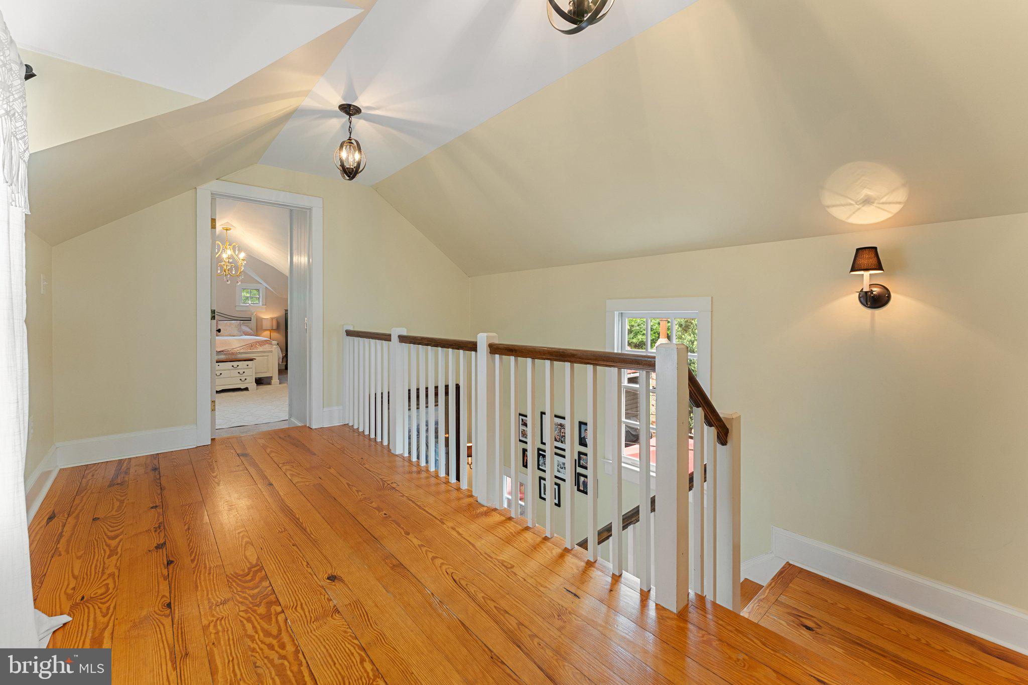 560 RICHMOND ROAD
