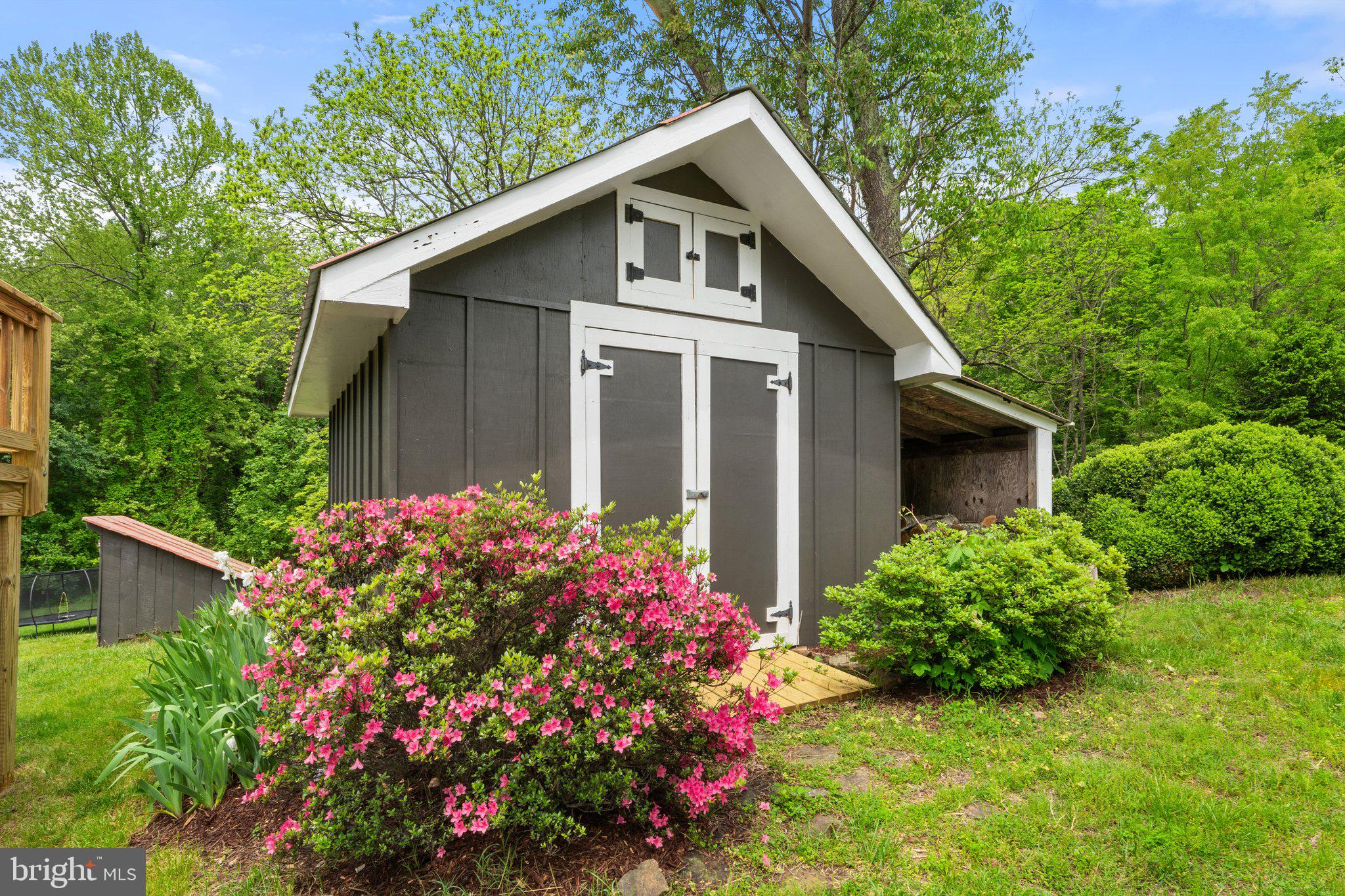 560 RICHMOND ROAD