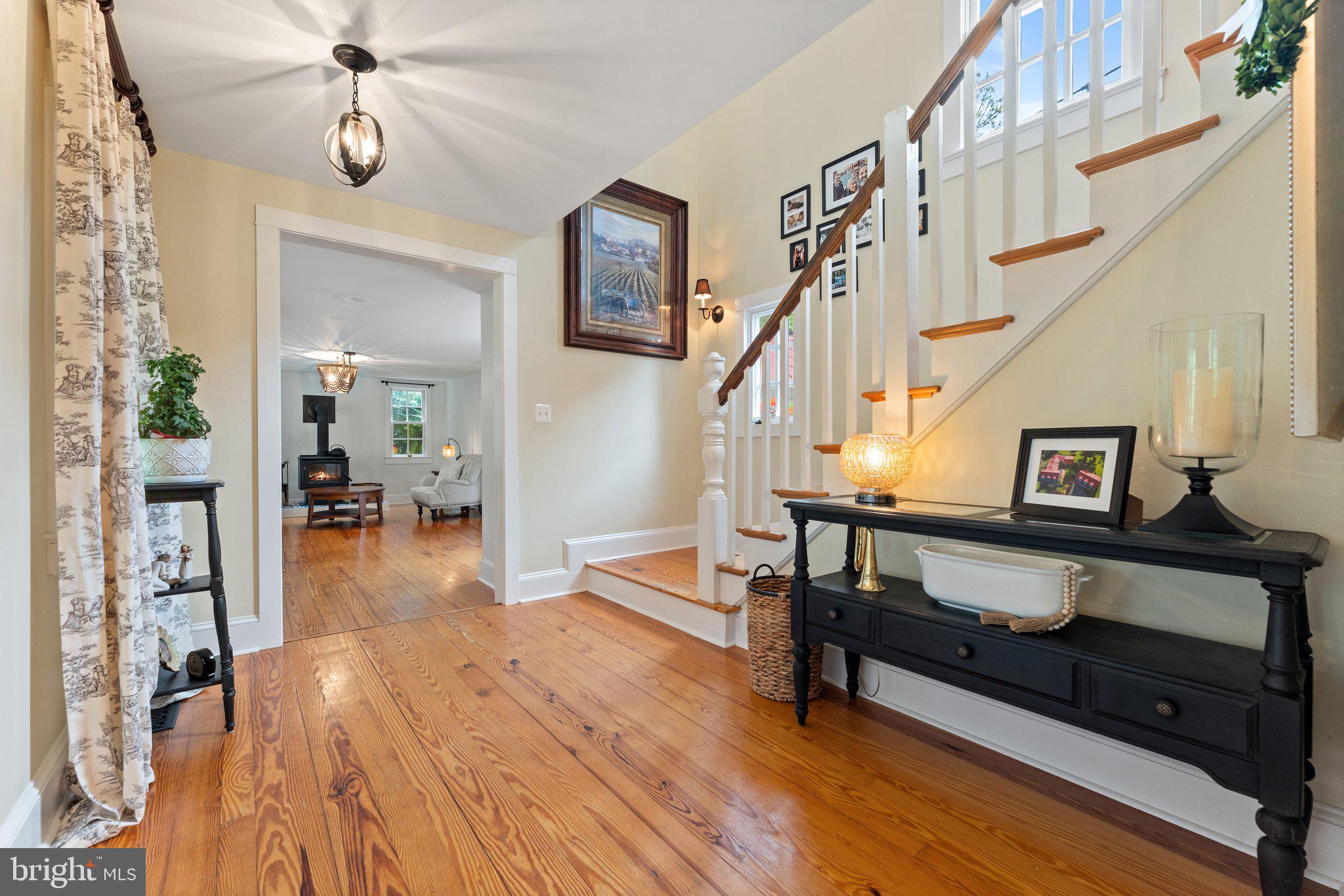 560 RICHMOND ROAD