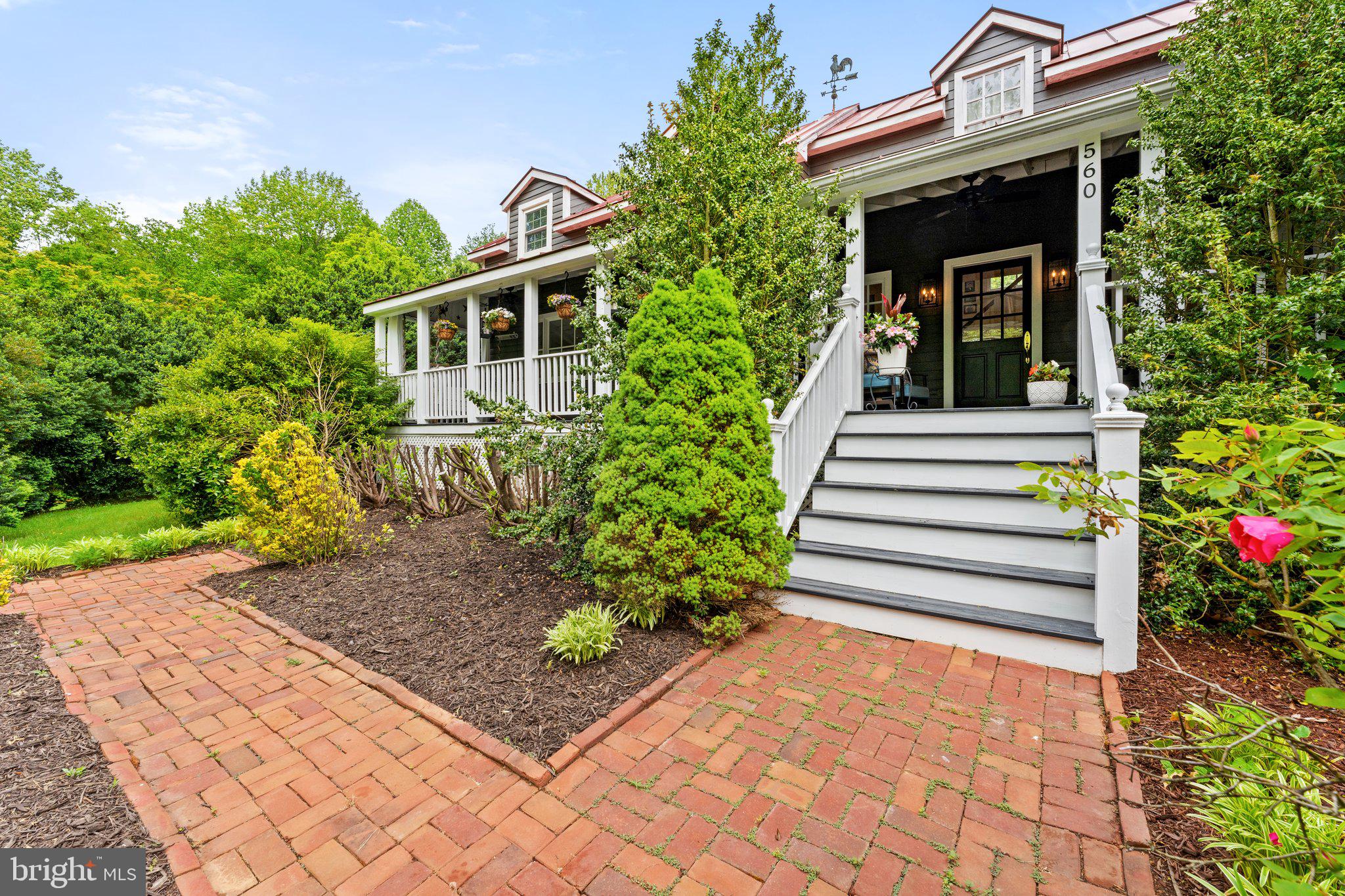 560 RICHMOND ROAD