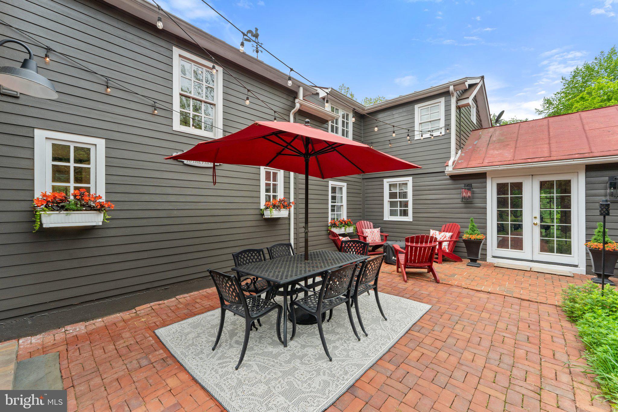 560 RICHMOND ROAD