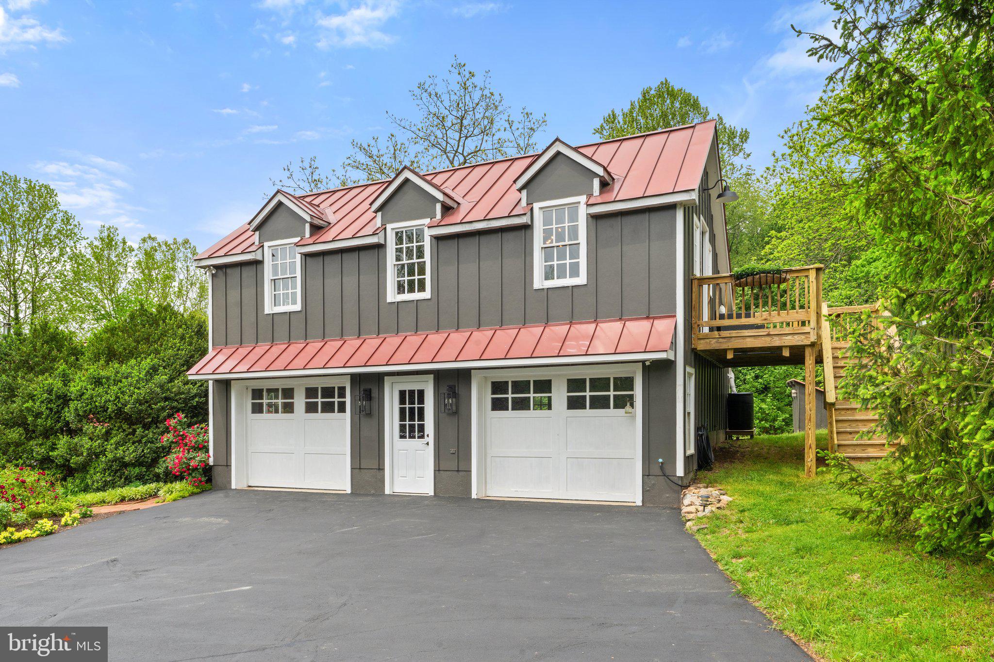 560 RICHMOND ROAD