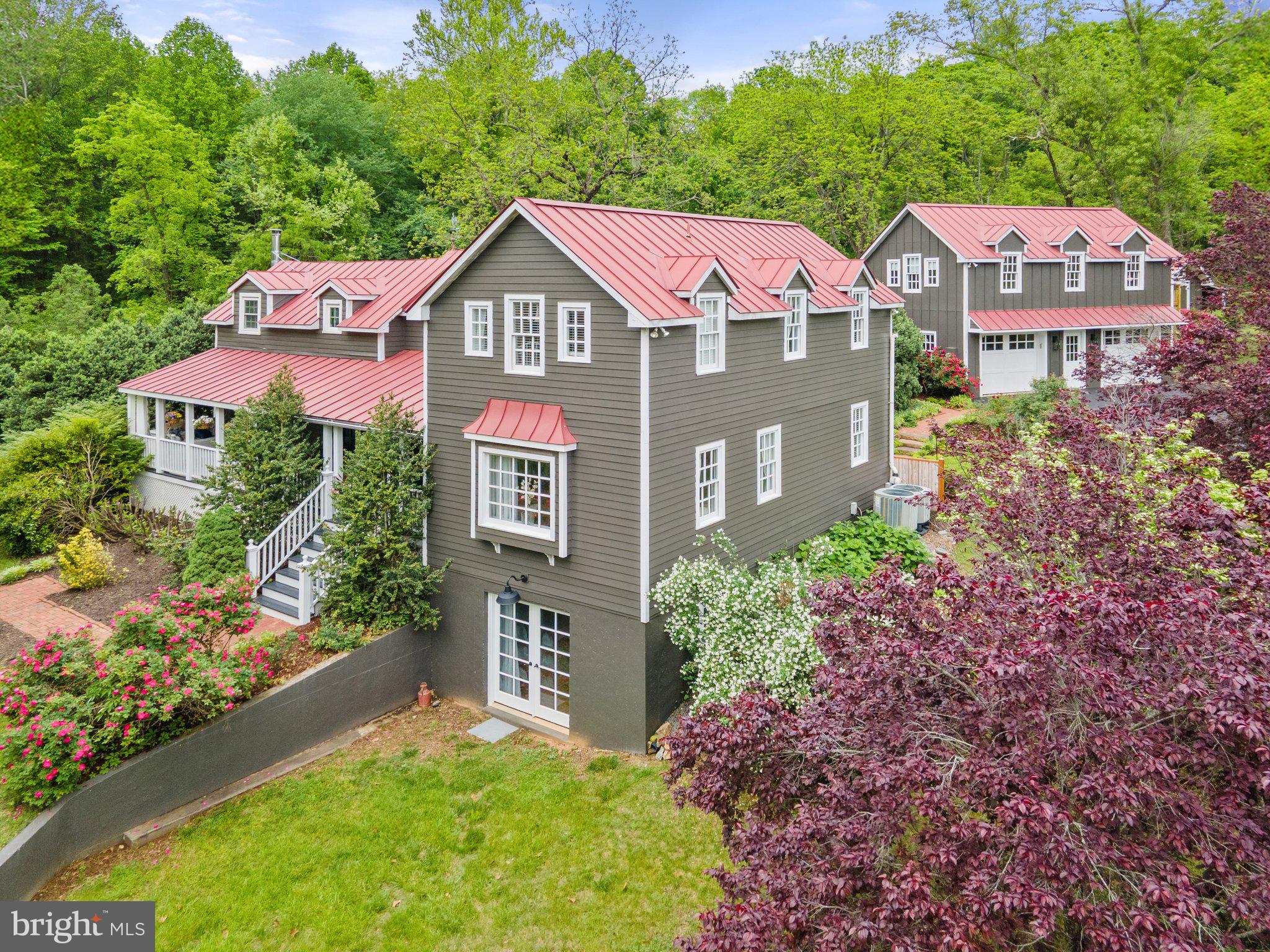 560 RICHMOND ROAD