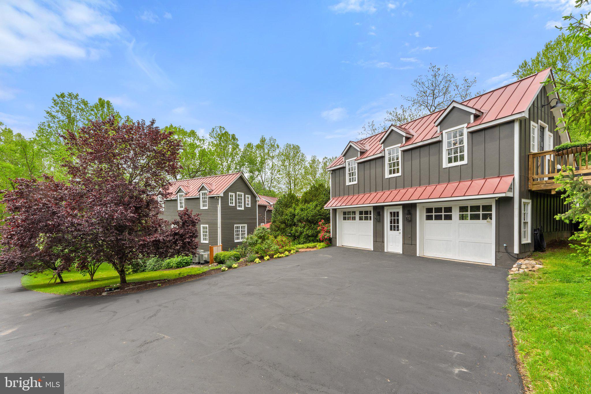 560 RICHMOND ROAD