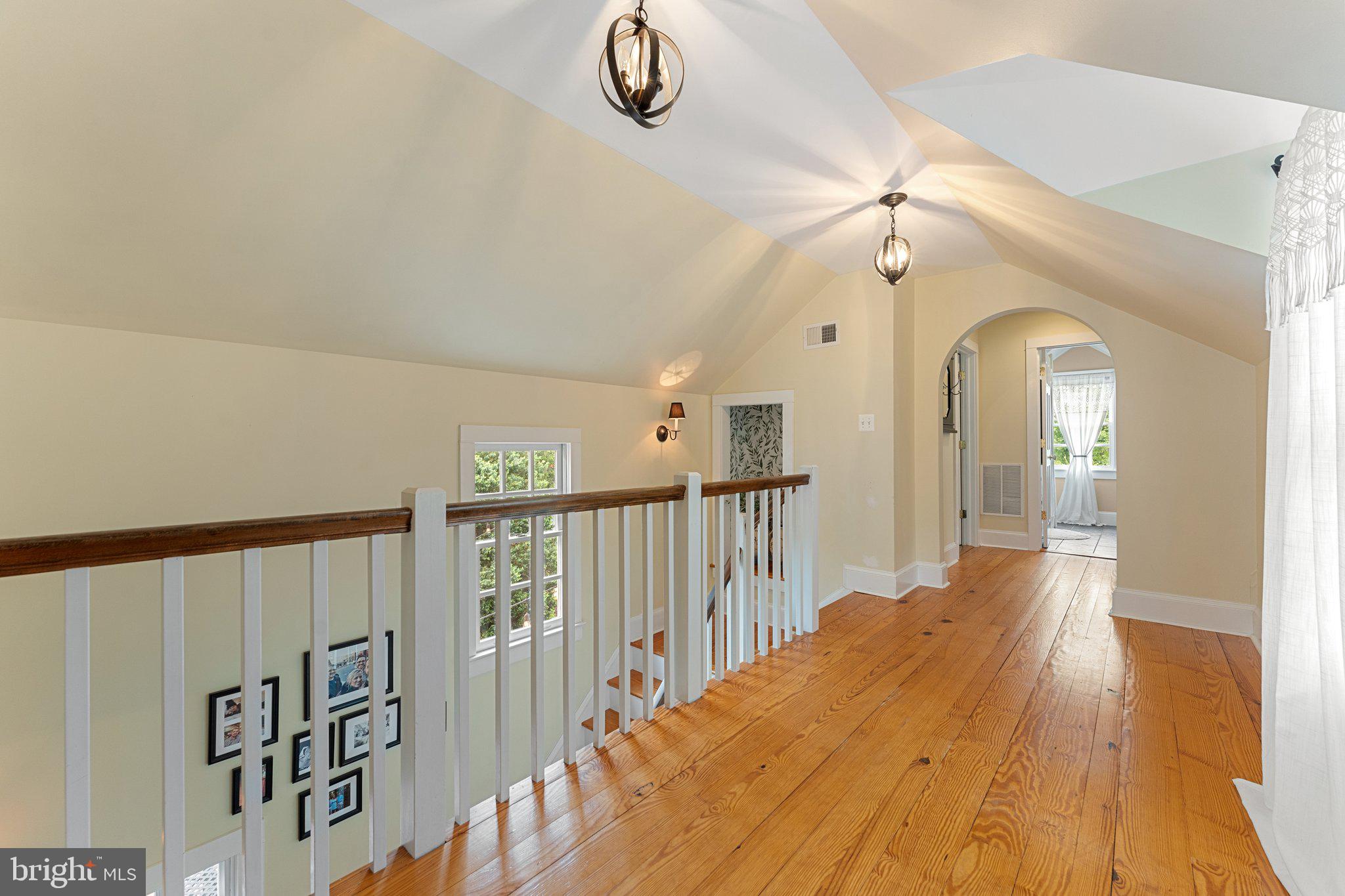 560 RICHMOND ROAD