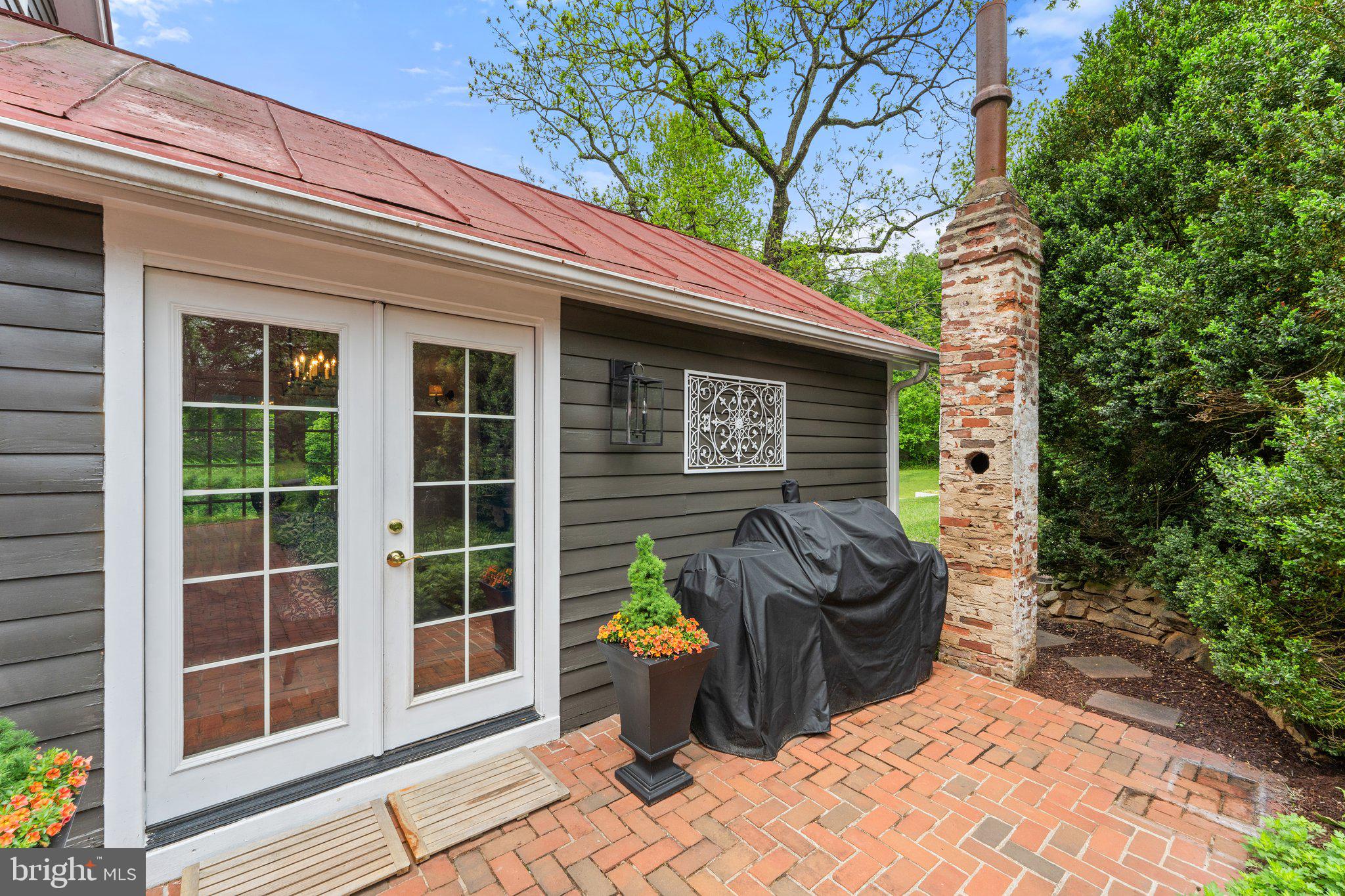 560 RICHMOND ROAD