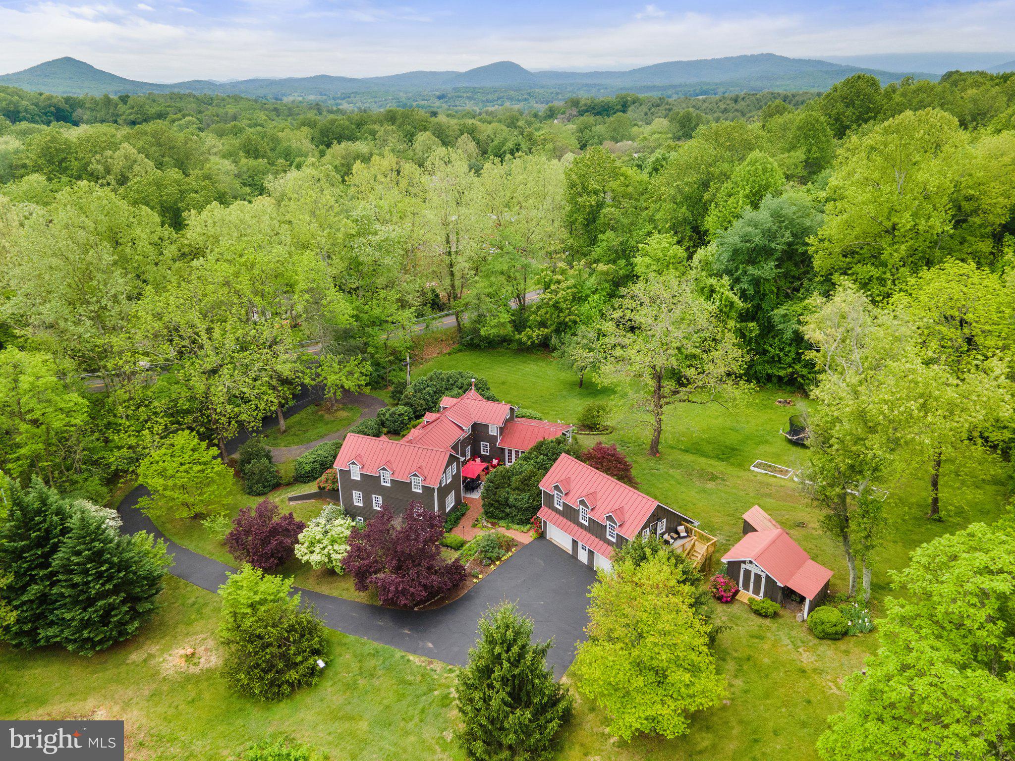 560 RICHMOND ROAD