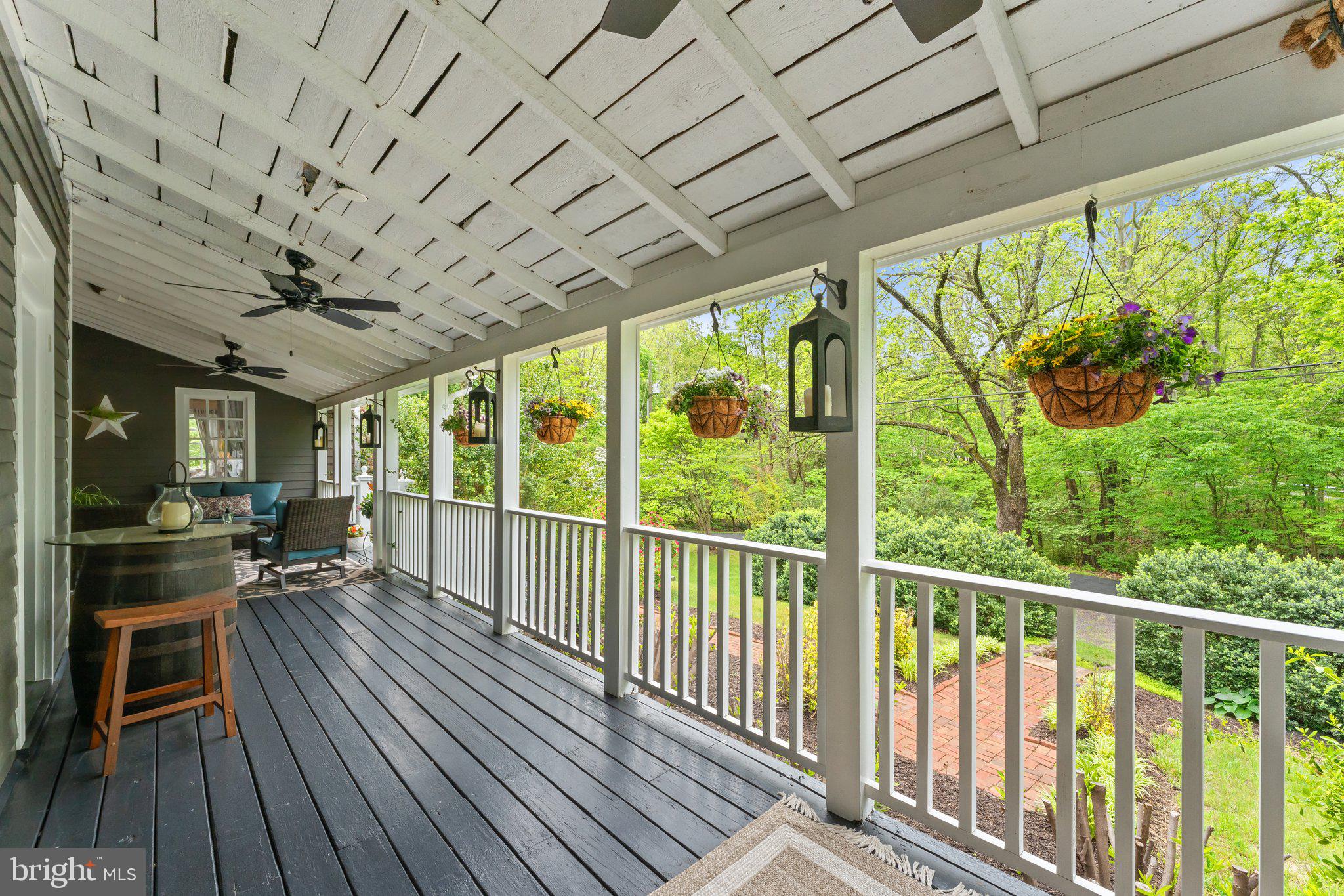 560 RICHMOND ROAD
