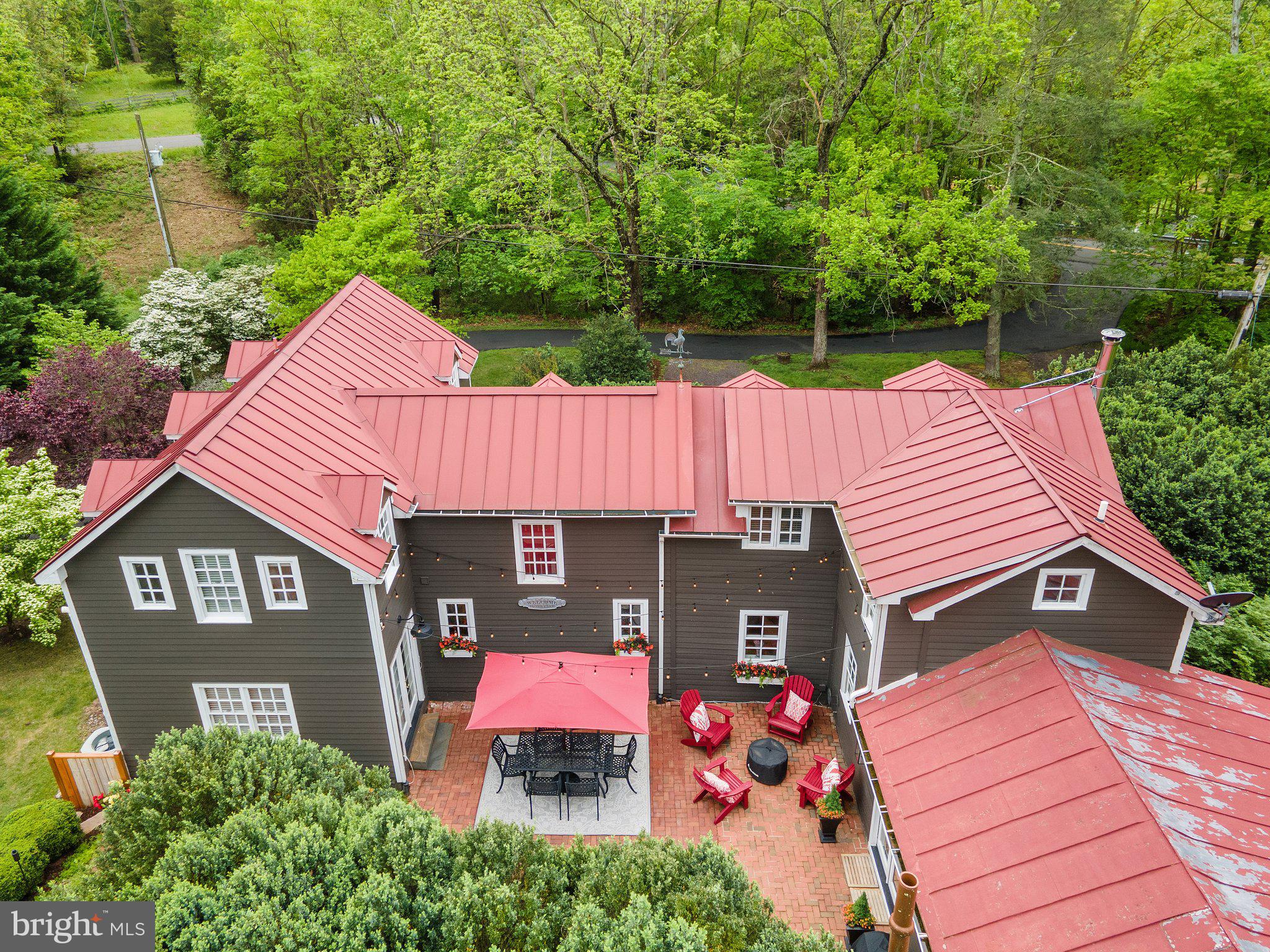560 RICHMOND ROAD