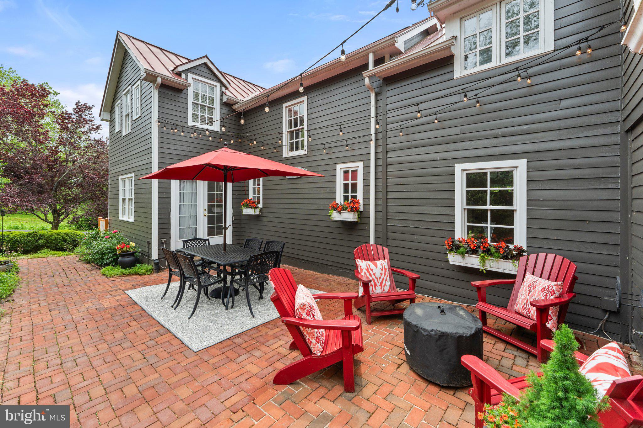 560 RICHMOND ROAD