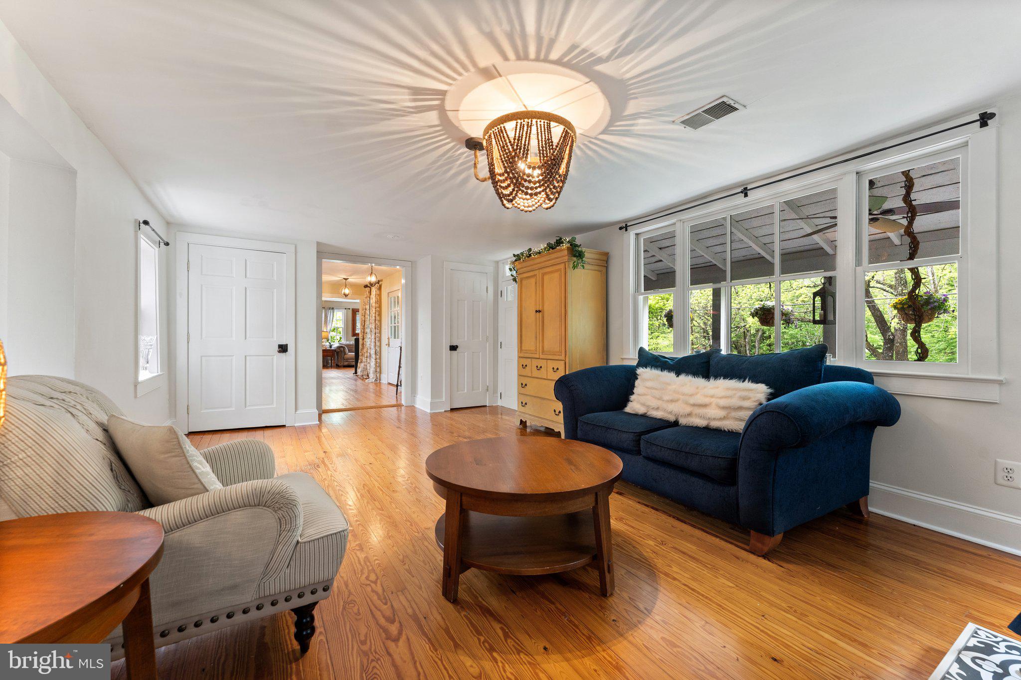 560 RICHMOND ROAD