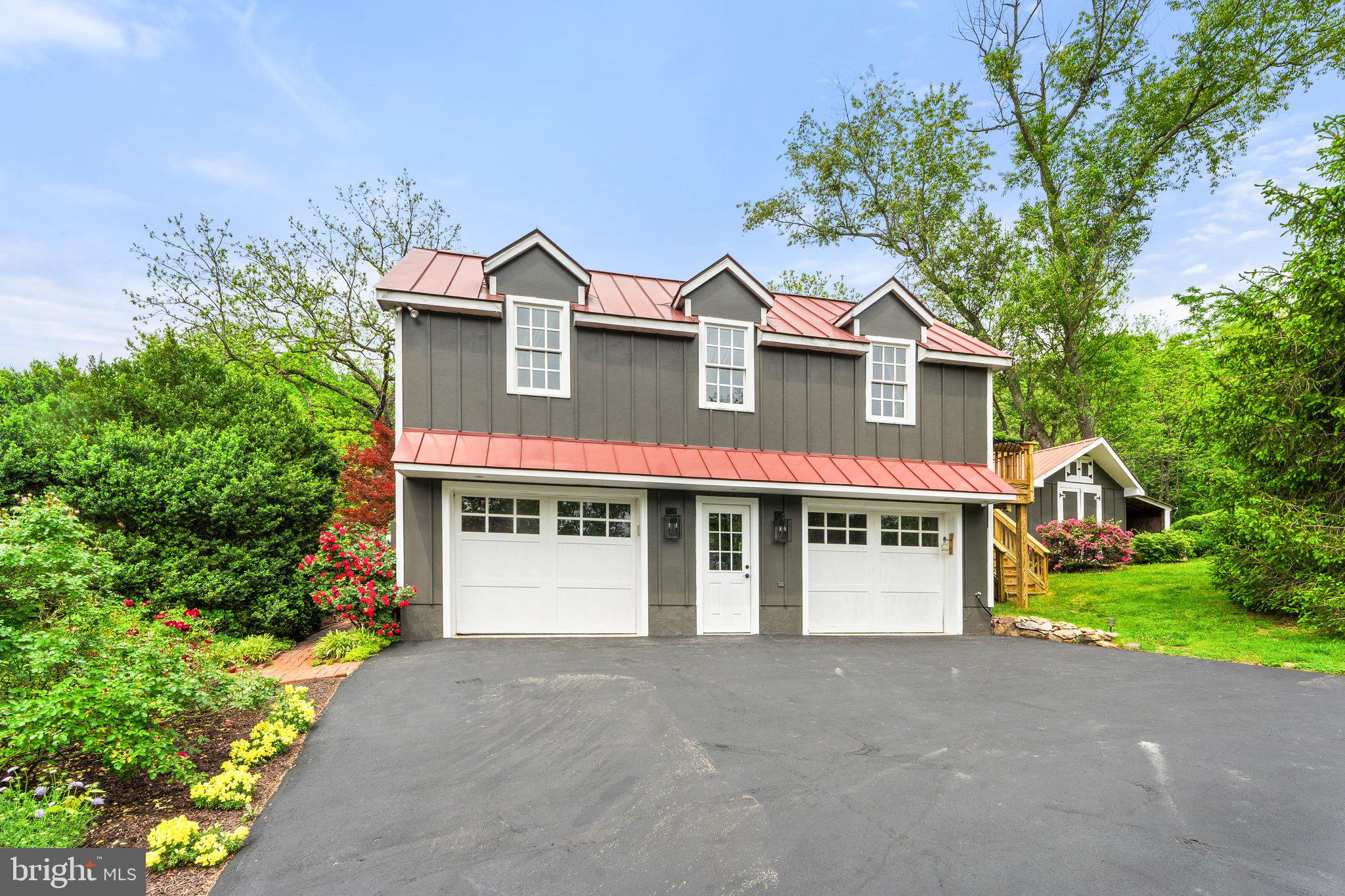 560 RICHMOND ROAD