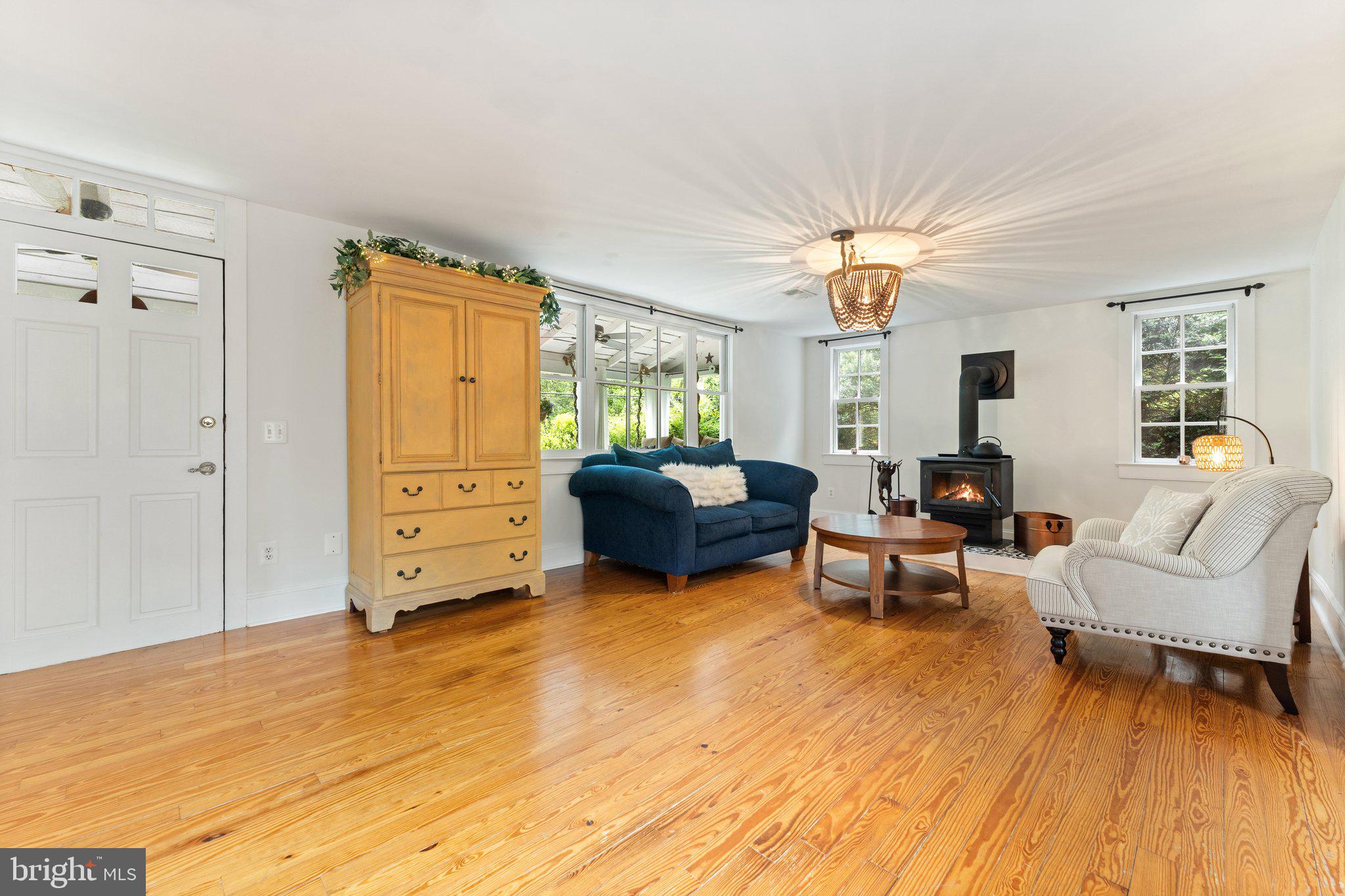 560 RICHMOND ROAD