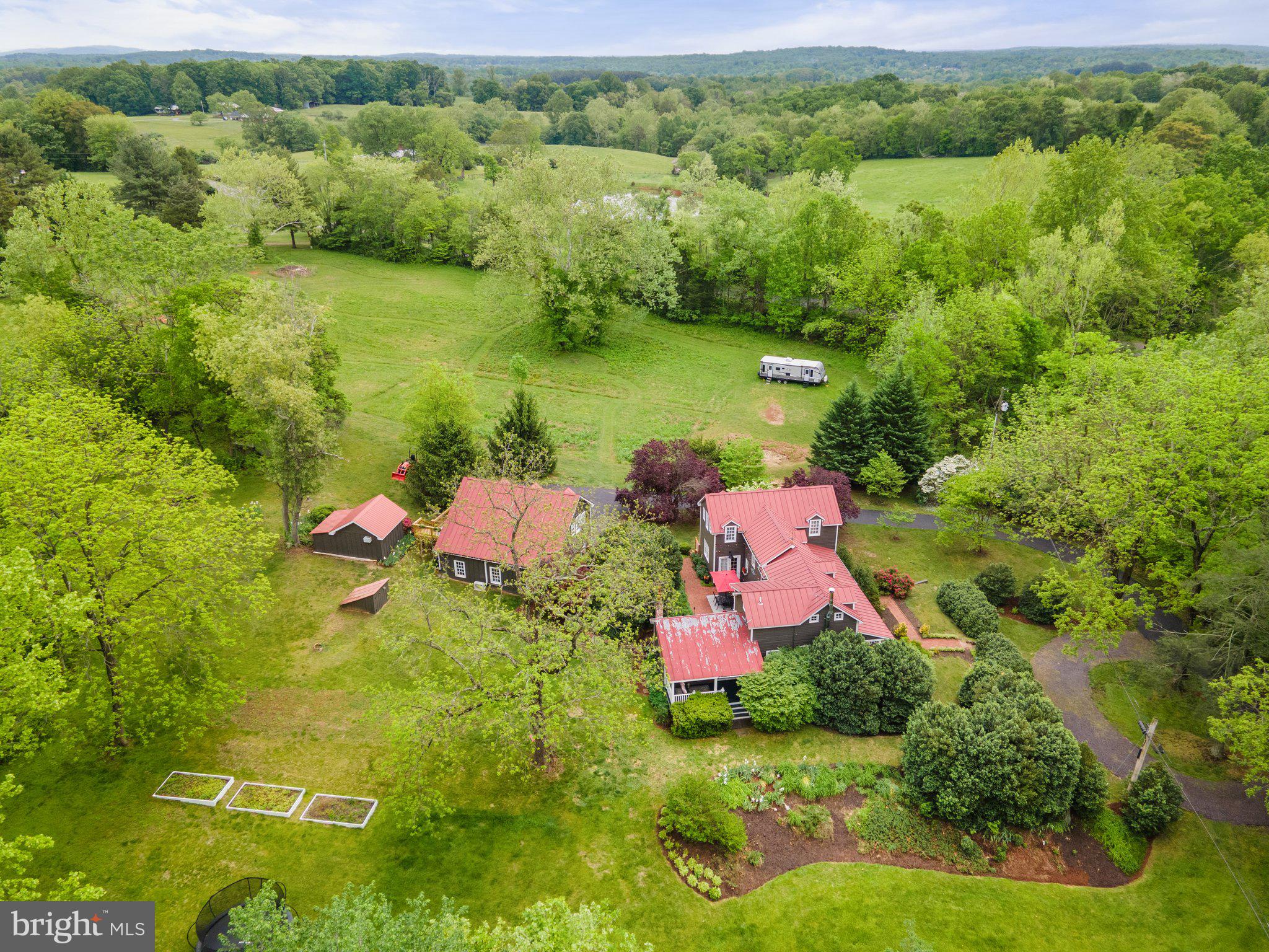 560 RICHMOND ROAD