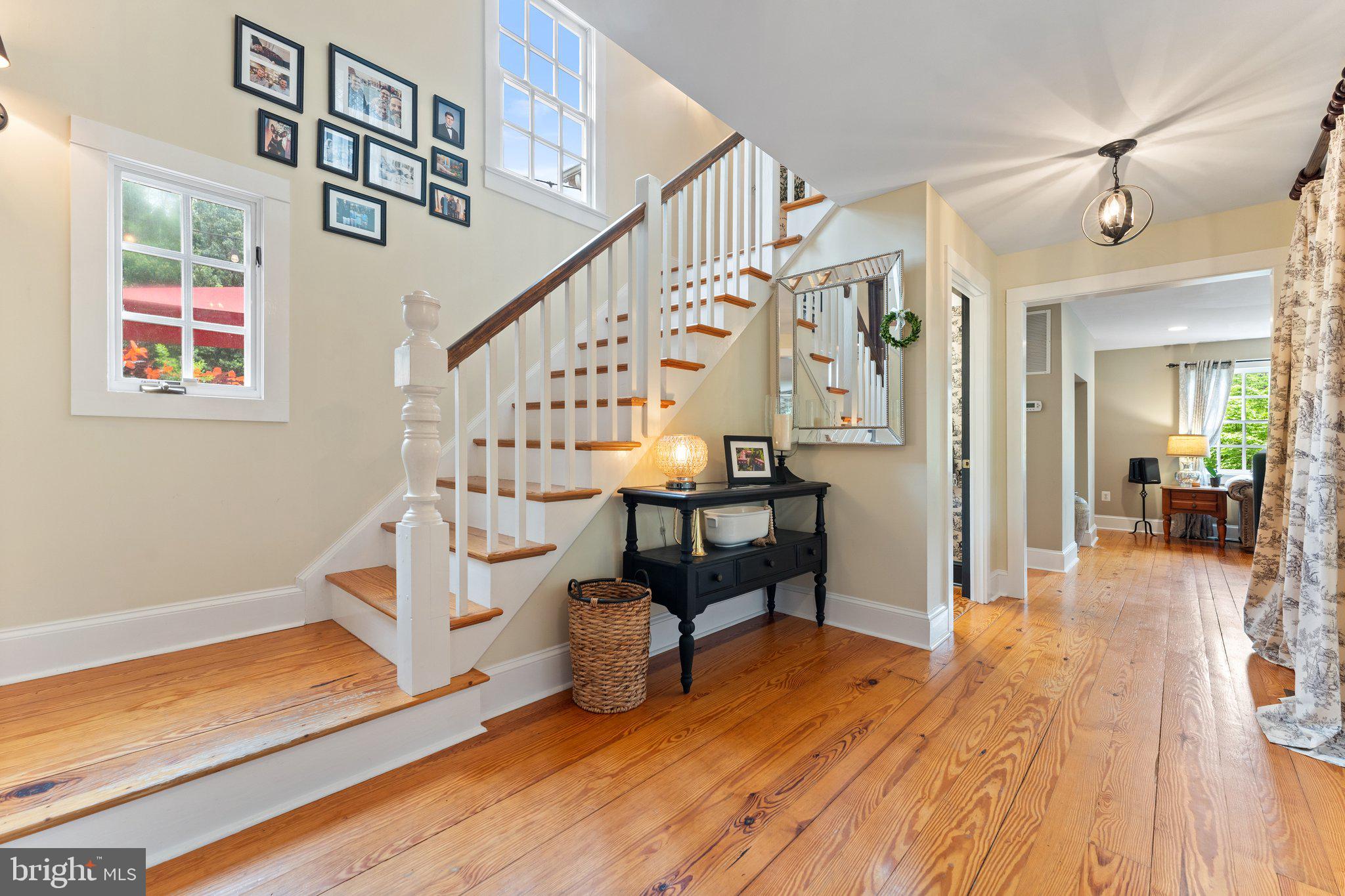 560 RICHMOND ROAD
