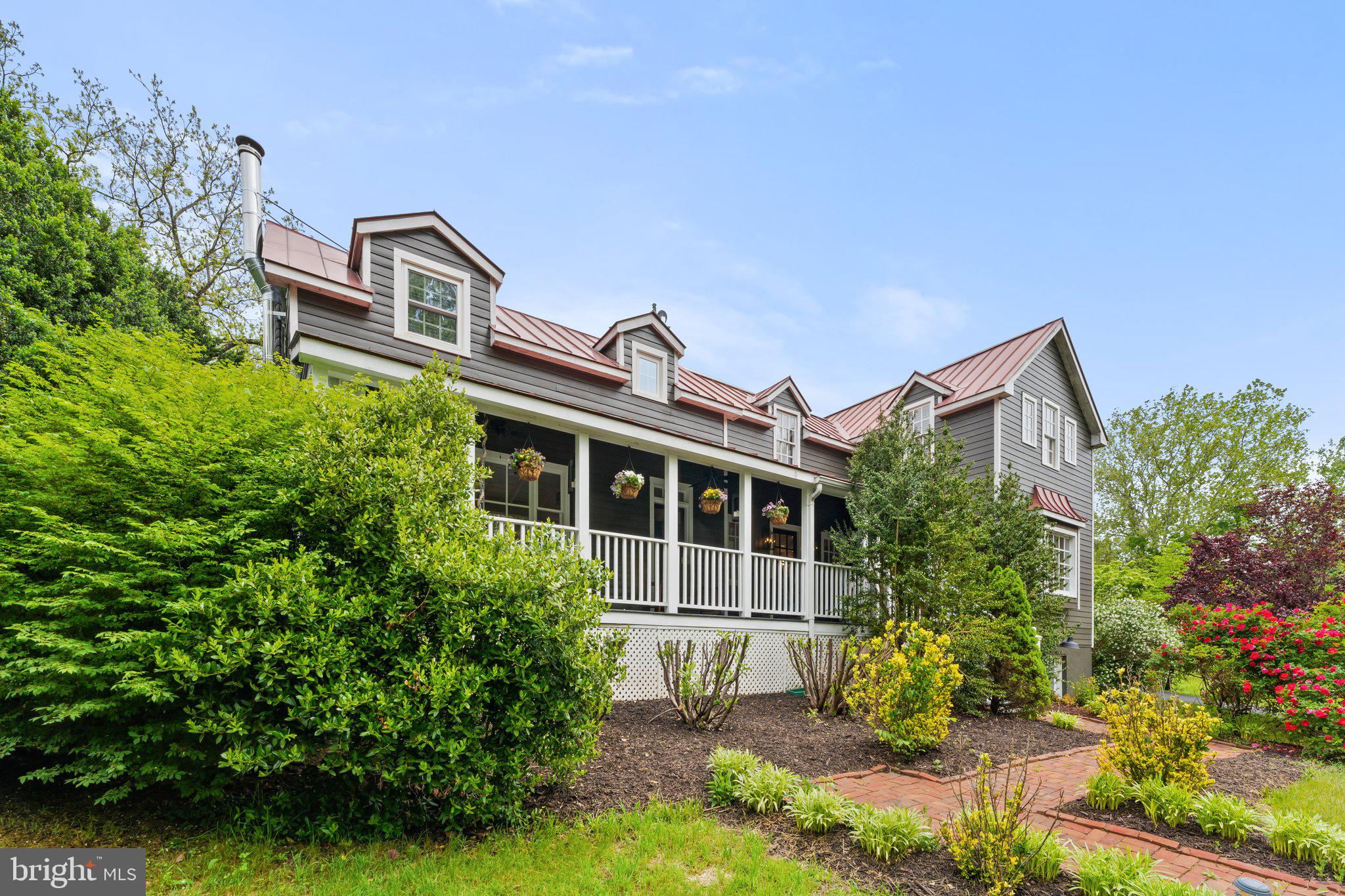 560 RICHMOND ROAD