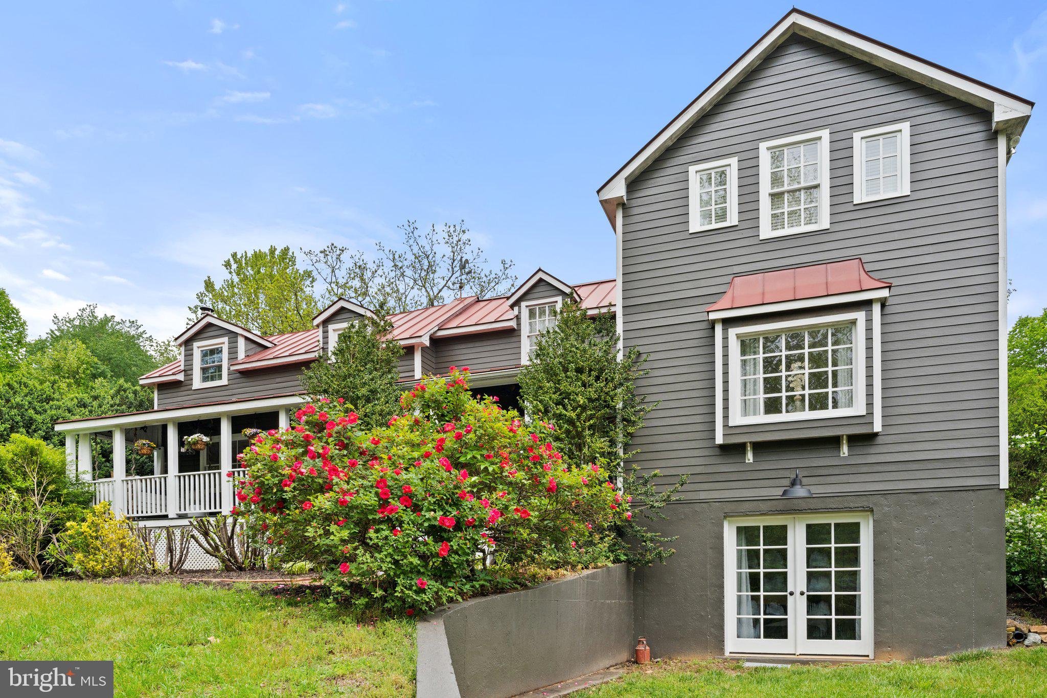 560 RICHMOND ROAD