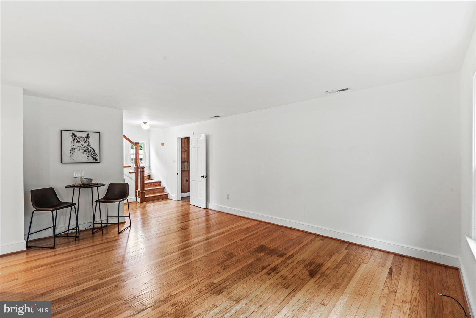 92 Front St