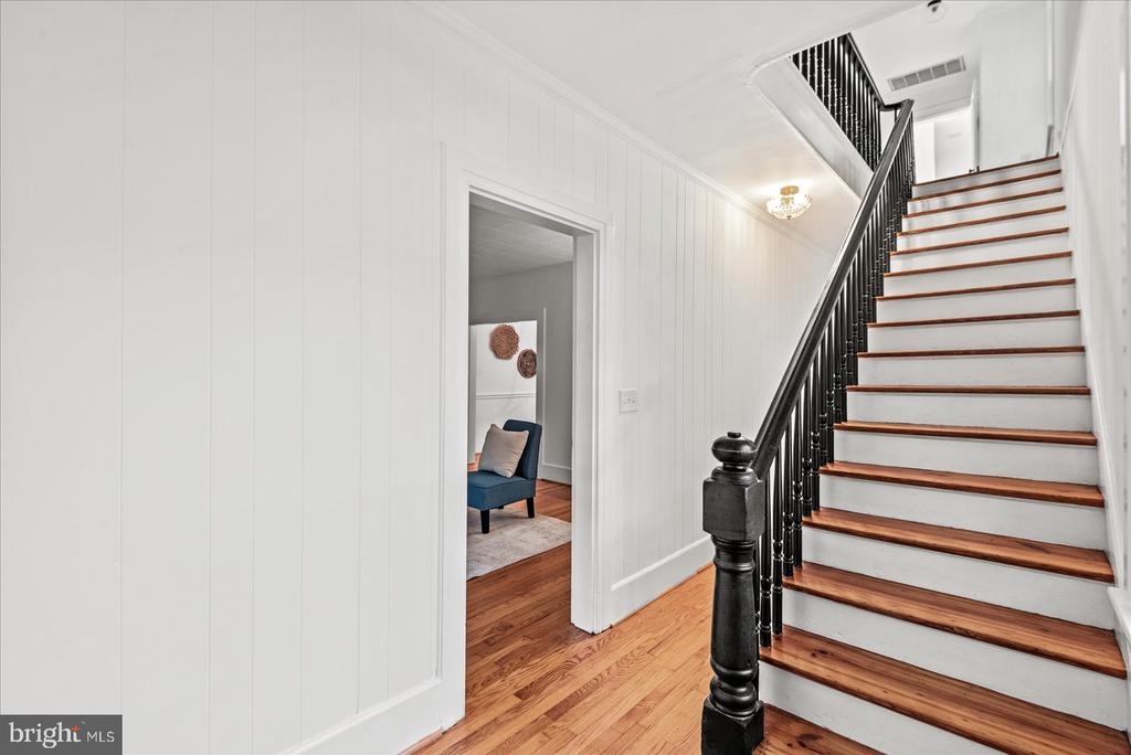 92 Front St
