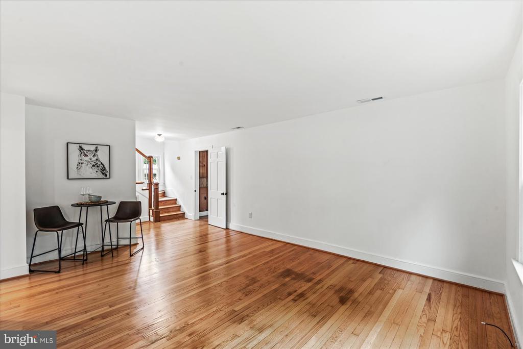 92 Front St