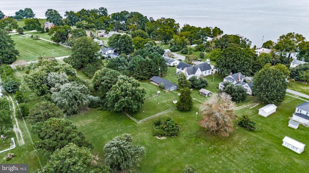 92 Front St