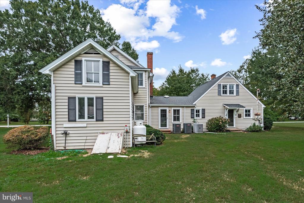 92 Front St
