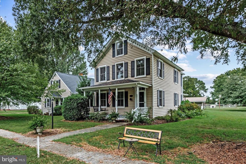 92 Front St