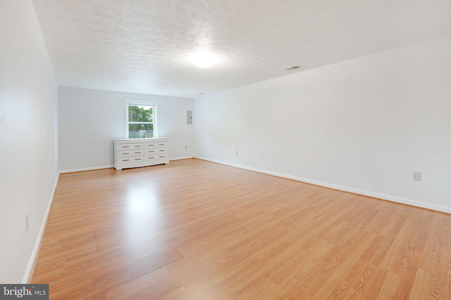 348 Wise AVENUE