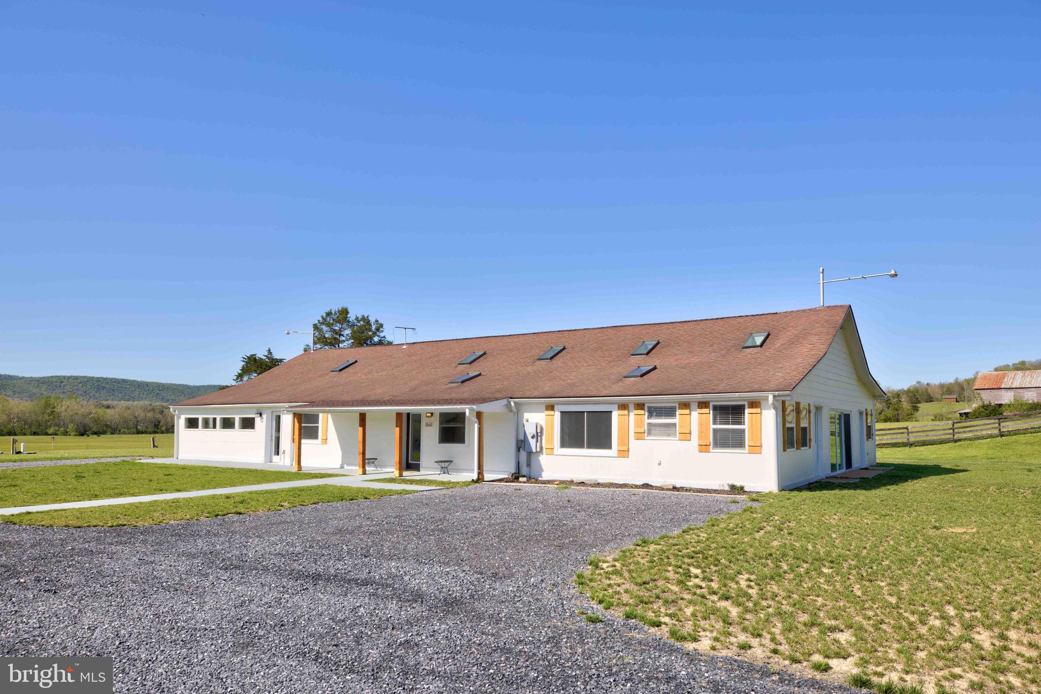 1565 Seven Fountains