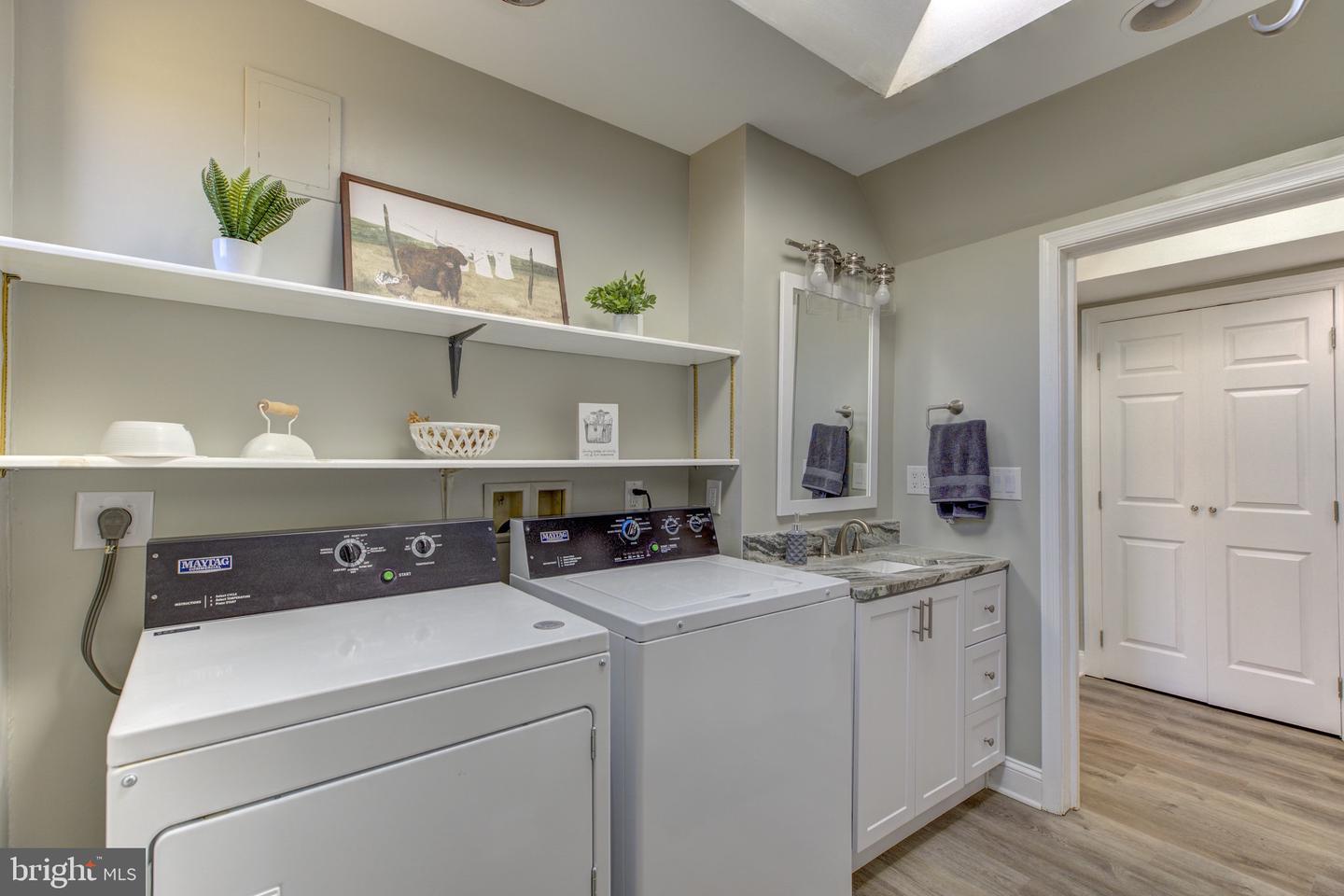 1565 Seven Fountains
