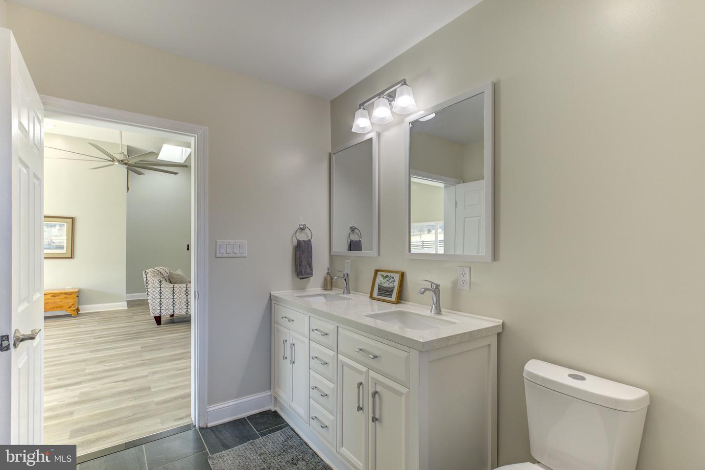 1565 Seven Fountains