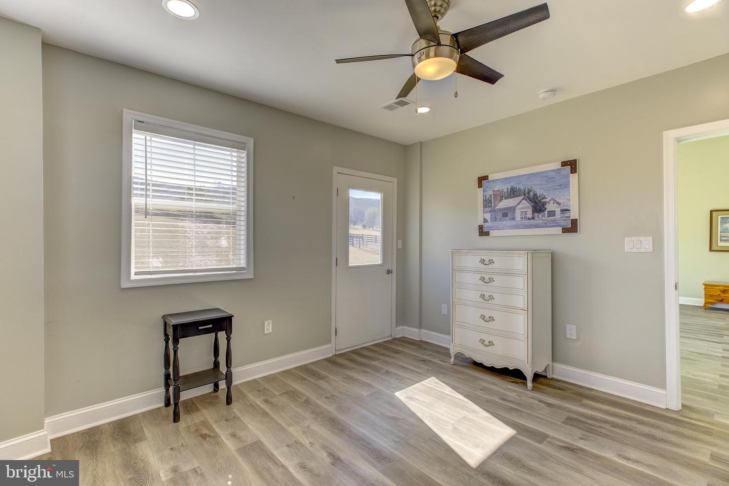 1565 Seven Fountains