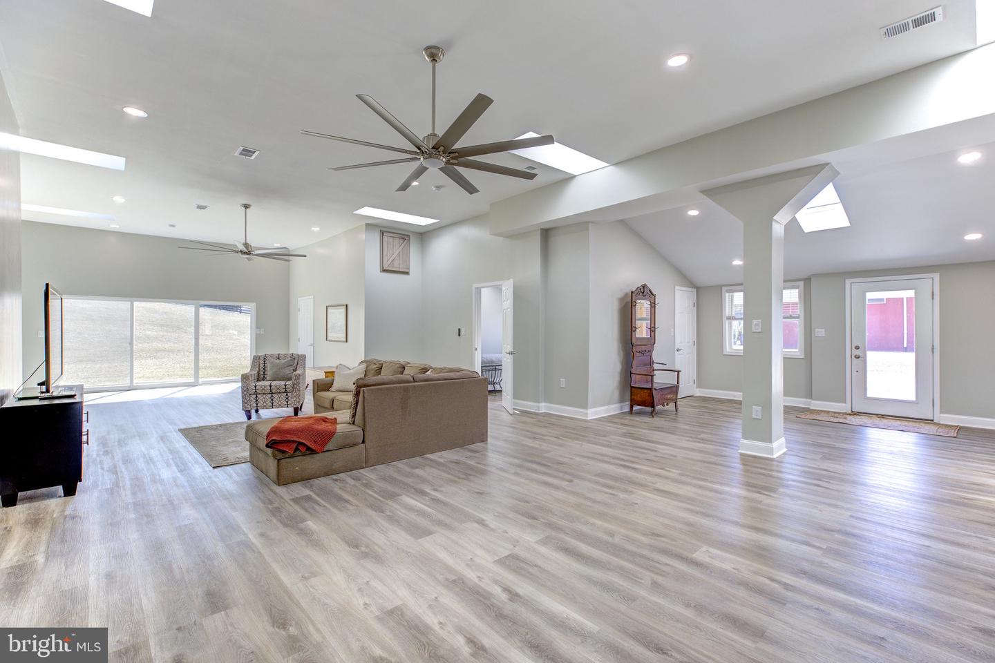 1565 Seven Fountains