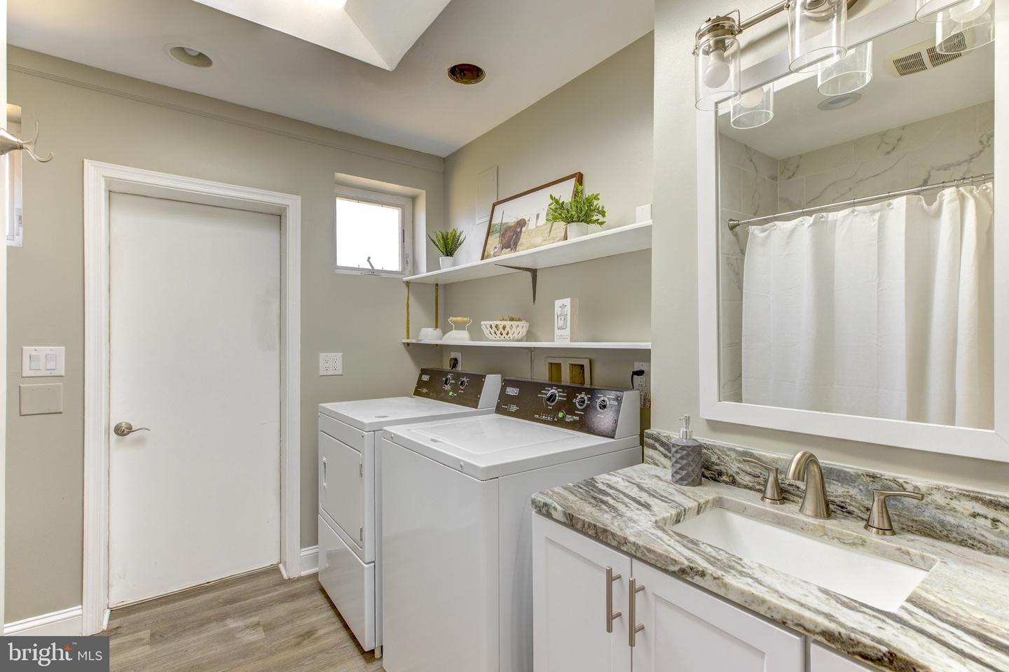 1565 Seven Fountains