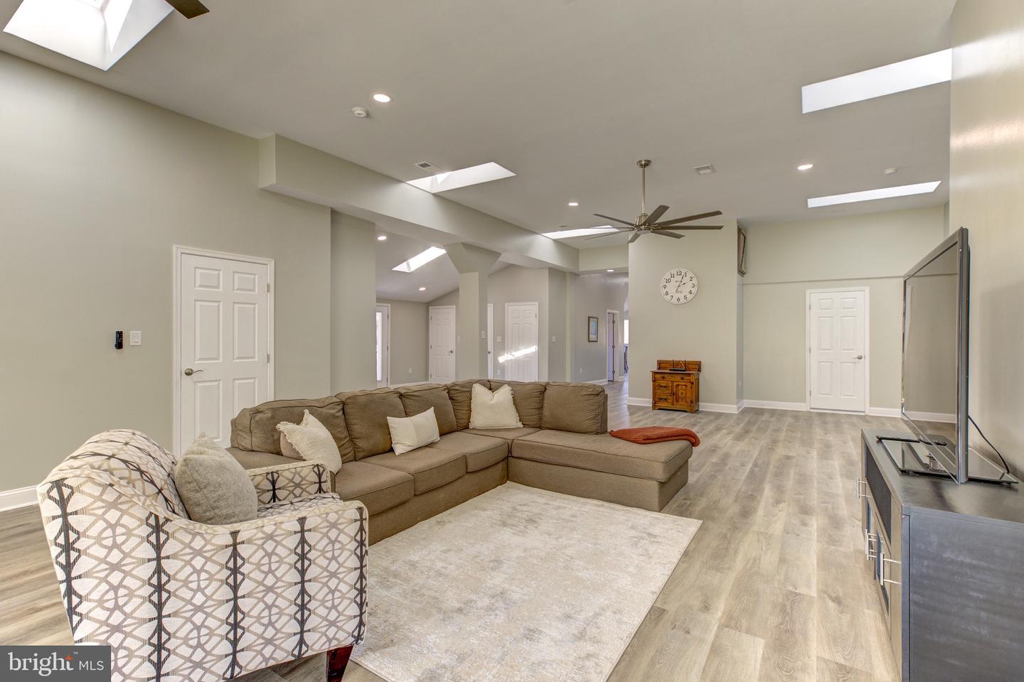 1565 Seven Fountains